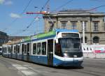 Be 5/6 Cobra mit der Betriebsnummer 3037 auf der Linie 13 am Hauptbahnhof Zrich.