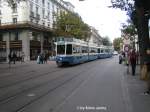 Tram 2000 2028 auf dem Weg zum Bellevue, hat soeben den Paradeplatz verlassen. Obwohl dieses Tram mit ''Rehalp'' angeschrieben ist verkehrt es nur bis zum Bellevue, da man wegen Bauarbeiten ab Bellevue den Bus nehmen muss.