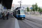 Zürich VBZ Tram 4 (SWP/SIG/BBC Be 4/6 2061) Hst. Bahnhof Altstetten Nord am 13. Juli 2015.