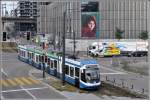 Cobratram der Linie 4 auf der Pfingstweidstrasse beim Toni-Areal.