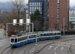 VBZ: Tram 2000 Be 4/6 2098 +  BLINDE KUH  2430 der Linie 5 auf der Fahrt nach Kirche Fluntern am 23.