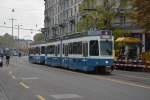 Diese Straßenbahn   Tram 2000 Pony / 2413 + Tram 2000 / 2082  fährt am 14.10.2015 auf der Linie 4.