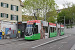 Be 6/8 Flexity 5012 mit der U-Abo Werbung, auf der Linie 6, wartet an der Endstation an der Riehen Grenze.