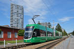 Be 6/8 Flexity 5032, auf der Linie 14, fährt zur Haltestelle Gempenstrasse.