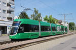 Be 6/8 Flexity 5011, auf der Linie 14, wartet an der Endstation in Pratteln.