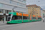 Be 6/8 Flexity 5016, auf der Linie 6, bedient die Haltestelle Gewerbeschule.