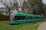 Be 4/6 Flexity 6010, auf der Linie 15, fährt am 23.01.2023 zur Haltestelle Lerchenstrasse.