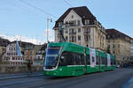 Be 4/6 Flexity 6003, auf der Linie 15, überquert am 24.11.2022 die Mittlere Rheinbrücke.