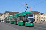 Be 6/8 Flexity 5036, auf der Linie 14, überquert am 31.05.2023 die Mittlere Rheinbrücke.
