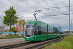 Be 6/8 Flexity 5001 auf der wegen einer Grossbaustelle zwischen Hardstrasse und Pratteln umgeleiteten Linie 14, fährt am 29.04.2024 zur Endstation M-Parc.