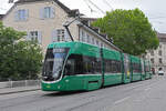 Be 6/8 Flexity 5015, auf der Linie 3, fährt am 27.05.2024 den Steinenberg hinunter zur Haltestelle Barfüsserplatz.