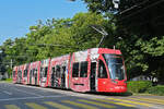 Be 6/8 Flexity 5022 mit der Werbung für Hilti Art Foundation in Vaduz, auf der Linie 8, fährt am 11.06.2025 zur Haltestelle am Aeschenplatz.