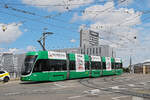 Be 4/6 Flexity 6004, auf der Linie 15, überquert am 21.07.2025 die Münchensteinerbrücke.