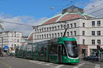 Be 6/8 Flexity 5005, auf der Linie 1, fährt am 14.04.2025 zur Endstation am Bahnhof SBB. Aufnahme Basel.