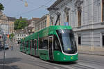 Be 4/6 Flexity 6015, auf der Linie 15, fährt am 10.06.2025 den Steinenberg hoch zur Haltestelle Bankverein. Aufnahme Basel.