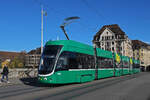 Be 6/8 Flexity 5029, auf der Linie 6, überquert am 03.11.2025 die Mittlere Rheinbrücke. Aufnahme Basel.