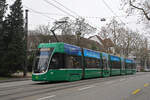 Be 6/8 Flexity 5042, auf der Linie 1, fährt am 01.12.2025 zur Haltestelle ZOO Bachletten. Aufnahme Basel.