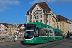Be 4/6 Flexity 6004, auf der Linie 15, überquert am 27.11.2025 die Mittlere Rheinbrücke. Aufnahme Basel.