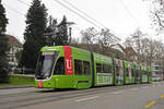 Be 6/8 Flexity 5001 mit der U-Abo Werbung, auf der wegen einer Grossbaustelle umgeleiteten Linie 6, fährt am 01.12.2025 zur Haltestelle ZOO Bachletten. Aufnahme basel.
