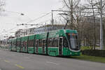 Be 6/8 Flexity 5015, auf der wegen der Basler Fasnacht umgeleiteten Linie 14, fährt am 23.02.2026 zur Haltestelle am Aeschenplatz. Aufnahme Basel.