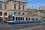 Be 5/6 Cobra 3023, auf der Linie 3, fährt am 12.04.2024 zur Haltestelle beim Bahnhofplatz in Zürich.