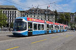 Be 5/6 Cobra 3006, auf der Linie 10, überquert am 22.08.2024 die Bahnhofbrücke in Zürich.