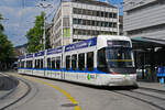 Be 5/6 Cobra 3074 der Glattalbahn, auf der Linie 10, bedient am 11.07.2025 die Haltestelle Löwenplatz. Aufnahme Zürich.