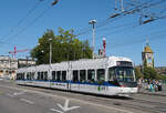 Be 5/6 Cobra 3073 der Glattalbahn, auf der Linie 10, �berquert am 24.07.2026 die Bahnhofbr�cke in Z�rich.