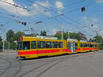 Doppeltraktion, mit dem Be 4/8 216 und dem Be 4/6 227, auf der Linie 11, fährt am 03.06.2011 bei der Haltestelle am Bahnhof SBB ein.