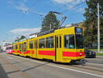 Be 4/8 255 zusammen mit dem B4 1322 mit der Werbung für die Basellandschaftliche Kantonalbank, auf der Linie 17, fährt am 18.06.2012 zur Haltestelle CIBA.