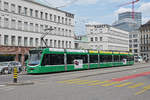 Be 6/8 Combino 315, auf der Linie 8, bedient die Haltestelle Markthalle.