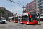 Be 6/8 Combino 652, auf der Linie 9, fährt zur Haltestelle beim Bahnhof Bern.