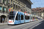 Be 6/8 Combino 670 mit der KPT Werbung, auf der Linie 8, bedient die Haltestelle Bärenplatz.