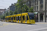 Be 6/8 Combino 667 YB Tram, auf der Linie 9, fährt am 11.06.2025 zur Haltestelle Hirschengraben. Aufnahme Bern.