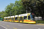 Be 6/10 Tango 159, auf der Linie 11, fährt zur Haltestelle Aeschenplatz.