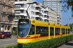 Be 6/10 Tango 180, auf der Linie 10, verlässt die Haltestelle Münchensteinerstrasse.
