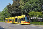 Be 6/10 Tango 181, auf der Linie 10, fährt zur Haltestelle Aeschenplatz.