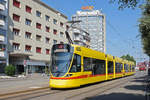 Be 6/10 Tango 157, auf der Linie 11, bedient die Haltestelle Münchensteinerstrasse.