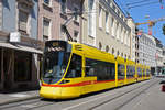 Be 6/10 Tango 164, auf der Linie 10, bedient die Haltestelle Theater.