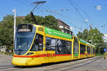 Be 6/10 Tango 157, auf der Linie 10, fährt zur Haltestelle am Bahnhof SBB.
