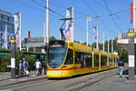 Be 6/10 Tango 181, auf der Linie 11, bedient die Haltestelle beim Bahnhof SBB.