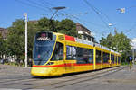 Be 6/10 Tango 165, auf der Linie 11, fährt zur Haltestelle am Bahnhof SBB.