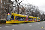 Be 6/10 Tango 161, auf der Linie 11, fährt zur Haltestelle am Bahnhof SBB.