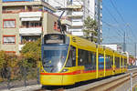 Be 6/10 Tango 164, auf der Linie 10, fährt zur Haltestelle Birseckstrasse.