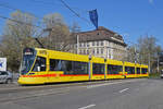 Be 6/10 Tango 161, auf der Linie 11, fährt zur Haltestelle Bahnhof SBB.