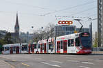 Be 6/10 Tango 187 mit der Werbung für den Wohnpark Binzen, auf der Linie 11, überquert die Münchensteinerbrücke.