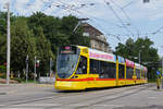 Be 6/10 Tango 183, auf der Linie 11, fährt zur Haltestelle am Bahnhof SBB.