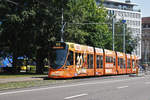 Be 6/10 Tango 182, mit der Werbung für 20 Jahre OBI in Basel, auf der Linie 10, verlässt die Haltestelle Aeschenplatz.