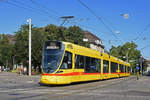 Be 6/10 Tango 164, auf der Linie 10, fährt bei der Haltestelle Bahnhof SBB ein.