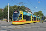 Be 6/10 Tango 175, auf der Linie 11, fährt bei der Haltestelle Bahnhof SBB ein.